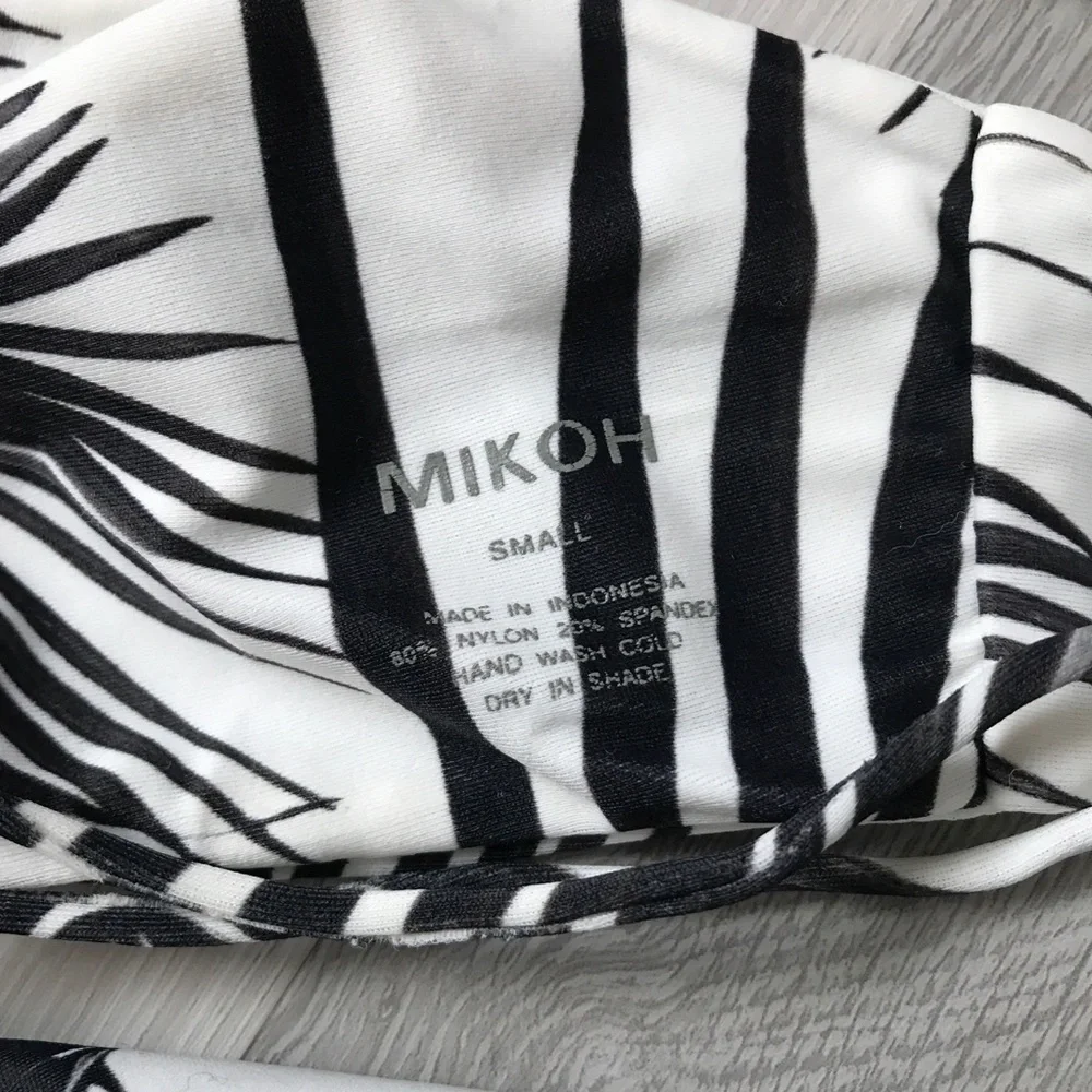 MIKOH KAPAA BLACK WHITE BIKINI STRAPPY TOP WOMENS SMALL